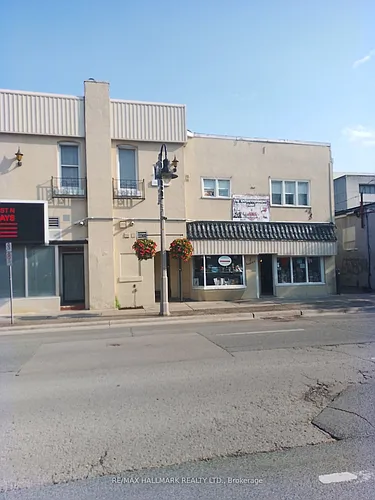 26 Simcoe St N Photo 1