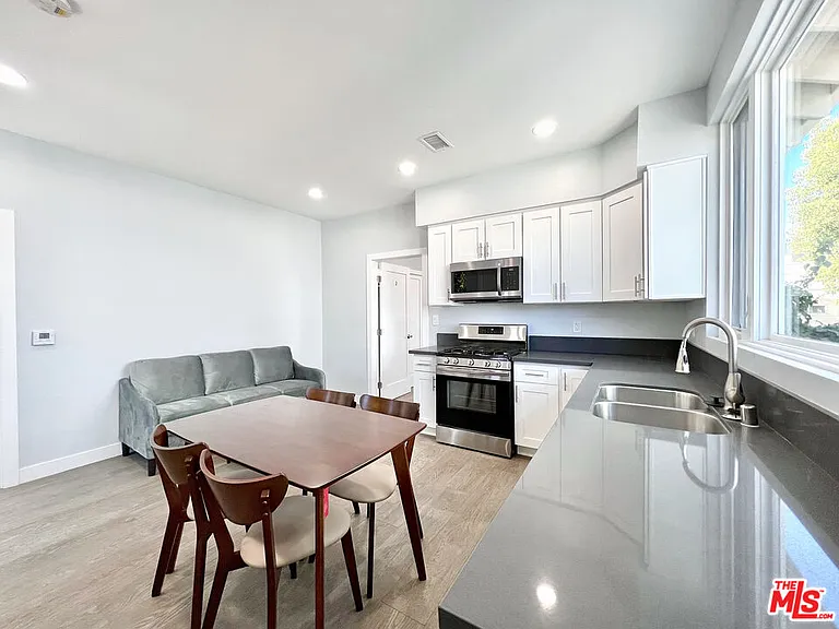 2641 S Budlong Ave #2641 — Photo 15