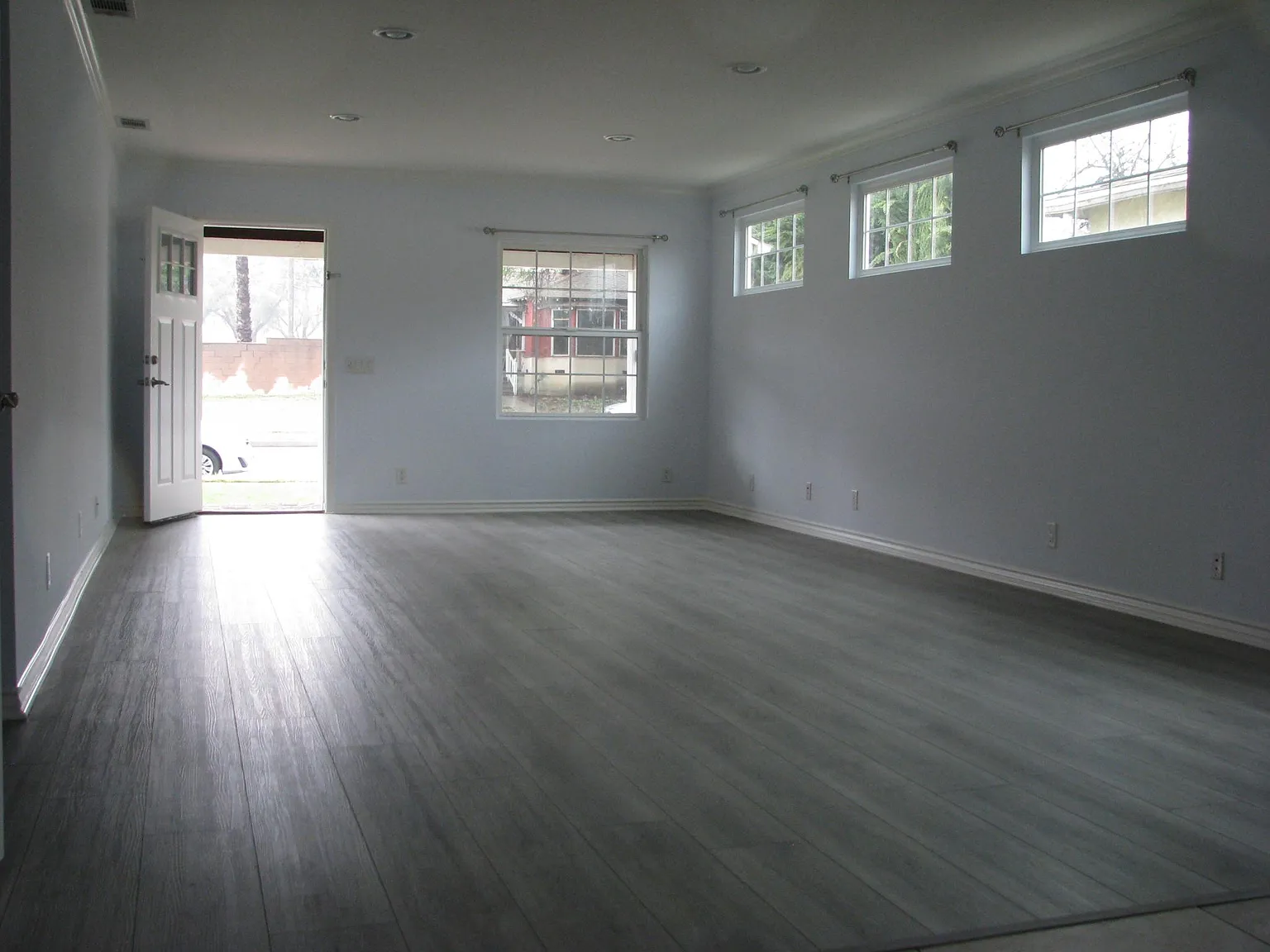 3 bed, 2.5 bath, 1750 sqft, $4,950 — Photo 4