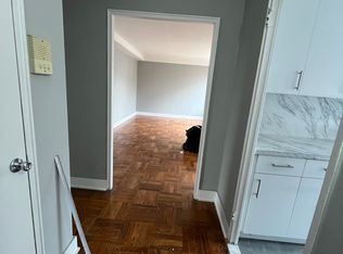 18415 69th Ave, Fresh Meadows, NY 11365