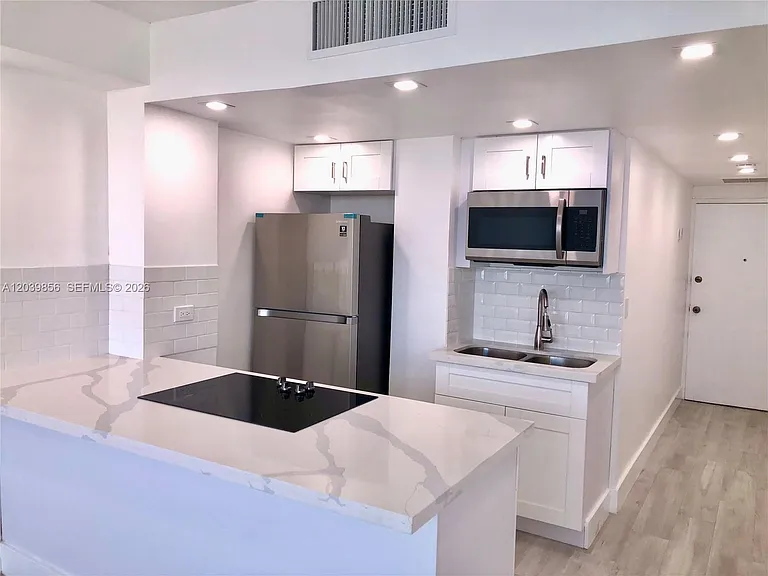 905 Brickell Bay Dr #2029 — Photo 3