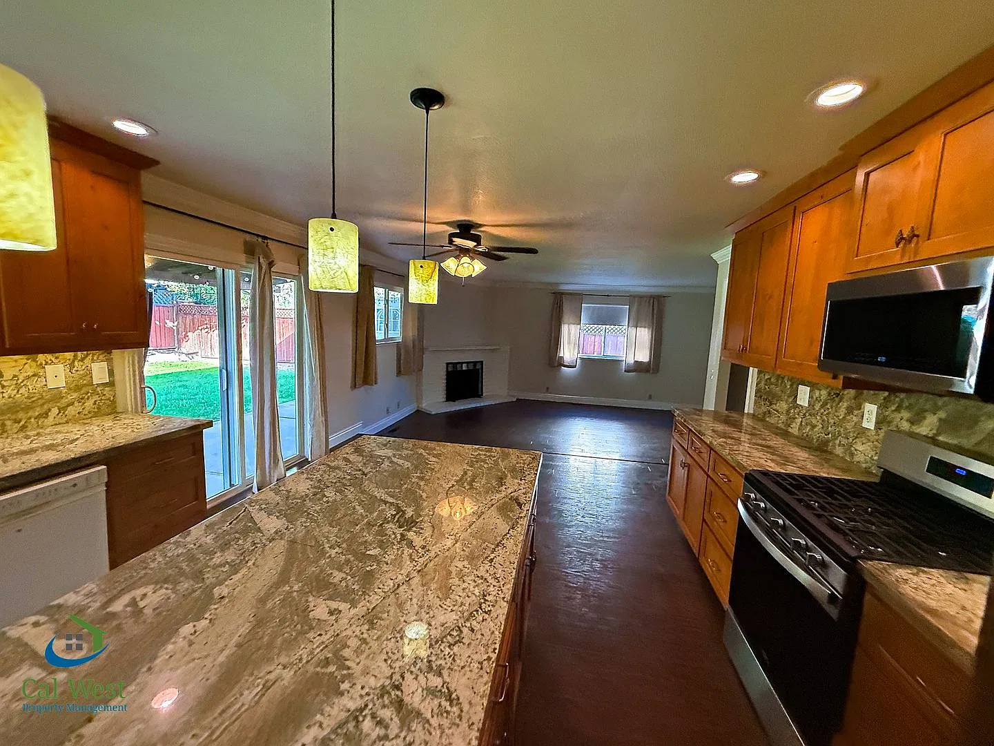 $4995 - Updated luxury 2 Story Home in Gilroy — Photo 4
