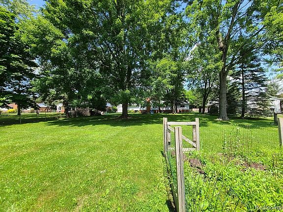 4th image of 45 Carter Dr