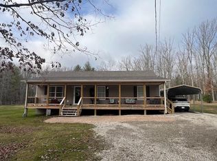 372 Pinewood Dr, Shady Spring, WV 25918