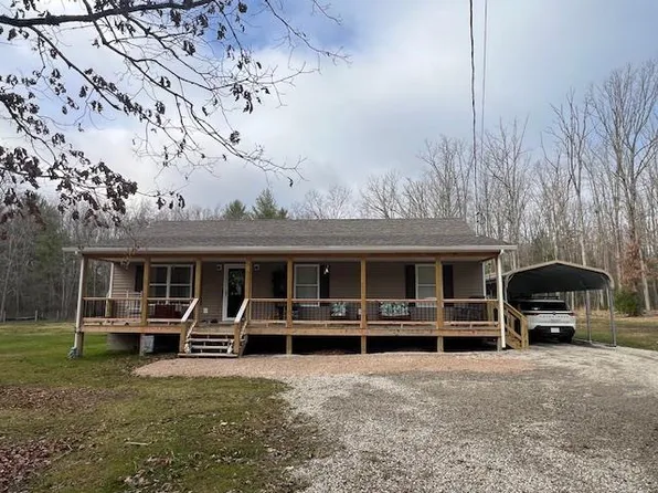 372 Pinewood Dr, Shady Spring, WV 25918