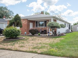 8 Vera Cruz Ct, Toms River, NJ 08757