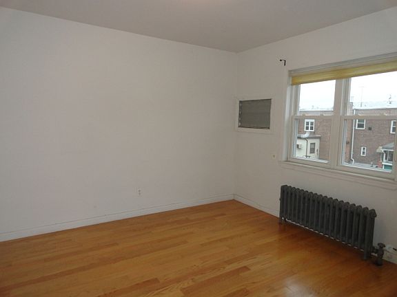 3rd image of 20-15 36th St #2R