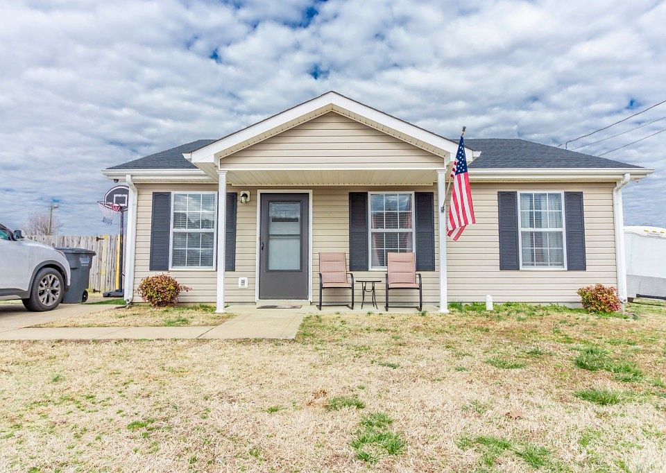 1st image of 421 Caney Ln
