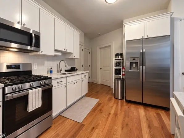 130 N Spring St #2L, Bloomfield, NJ 07003
