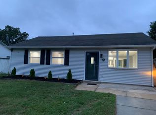 44 Cambridge Ave, Sicklerville, NJ 08081