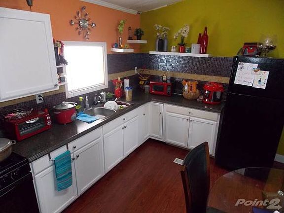 3rd image of 9747 Oaks St