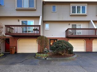 30 Huntington Hts, Shelton, CT 06484