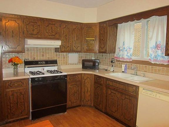 3rd image of 16831 81st Ave APT 1S
