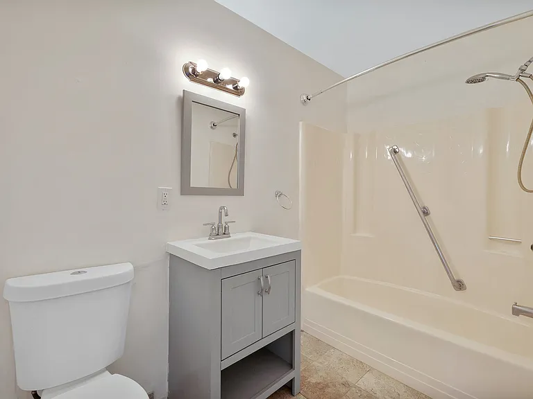 1 Parkside Ct #17 — Photo 8