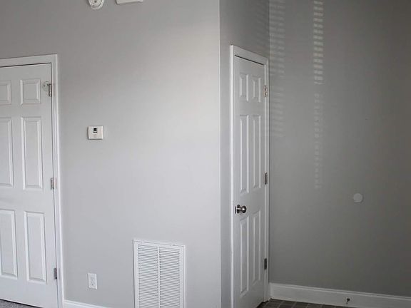 4th image of 81 Logan Ln
