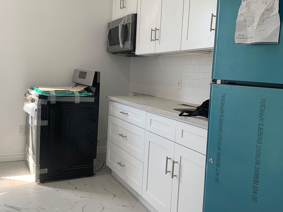 2nd image of 27 Farquhar Ave #3