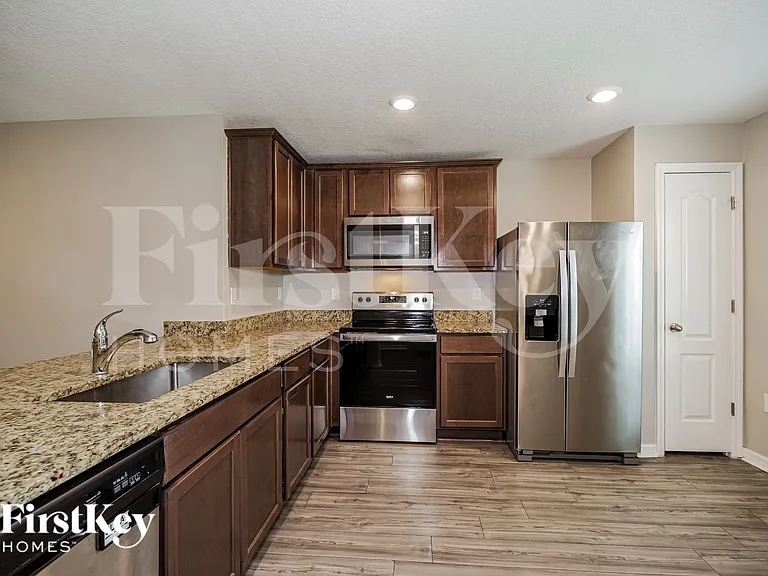 280 Edgevale Rd SE — Photo 5