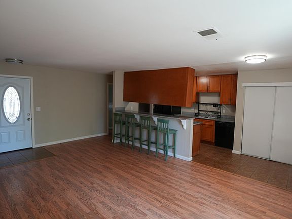 5th image of 229 Long Street