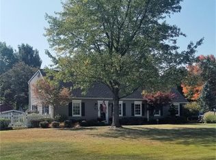 5959 Barberry Ln, Farmington, NY 14425