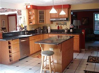 5th image of 155 Oak Meadow Dr