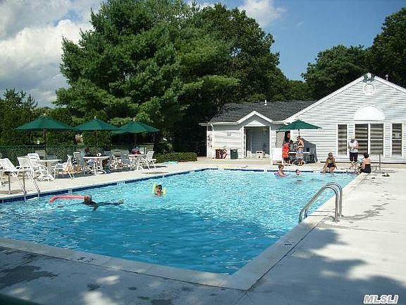 3rd image of 119 Hampton Vista Dr