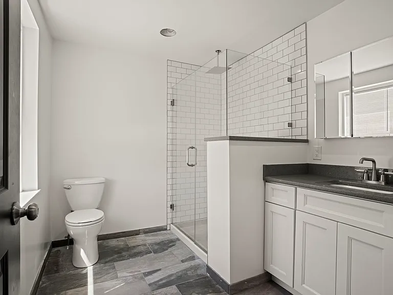 2706 E Somerset St — Photo 26