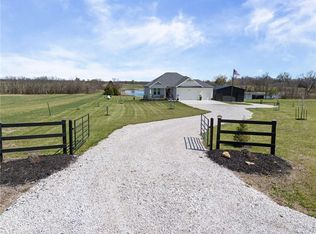 20410 207th St, Tonganoxie, KS 66086