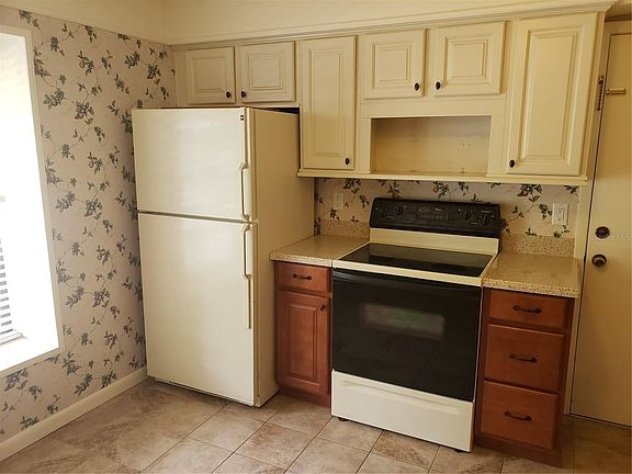 5th image of 2933 Glen Haven Dr