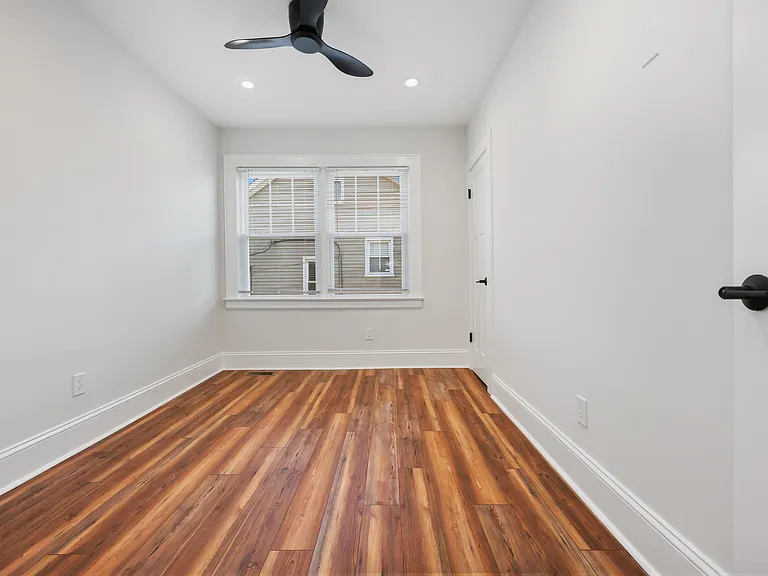 58 Walter Ave — Photo 30