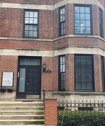 3rd image of 1921 N Sedgwick St APT 3R