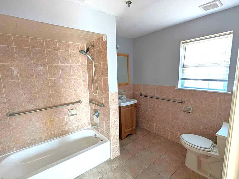 224-225 N Arlington Ave #2 — Photo 6