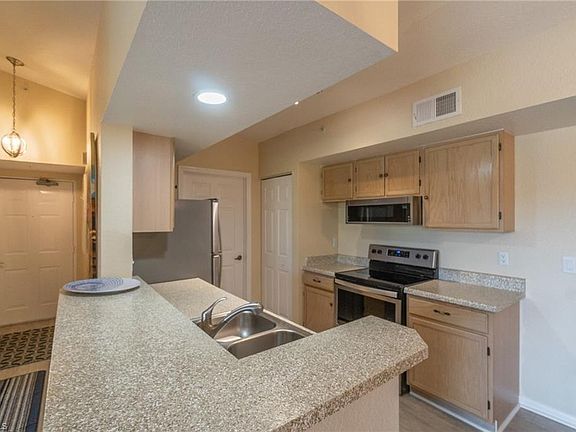 5th image of 4610 Saint Croix LN #1033