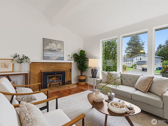 5th image of 2208 Vashon Ave NE