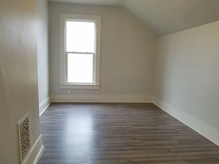 707 W 4th St #3 — Photo 8