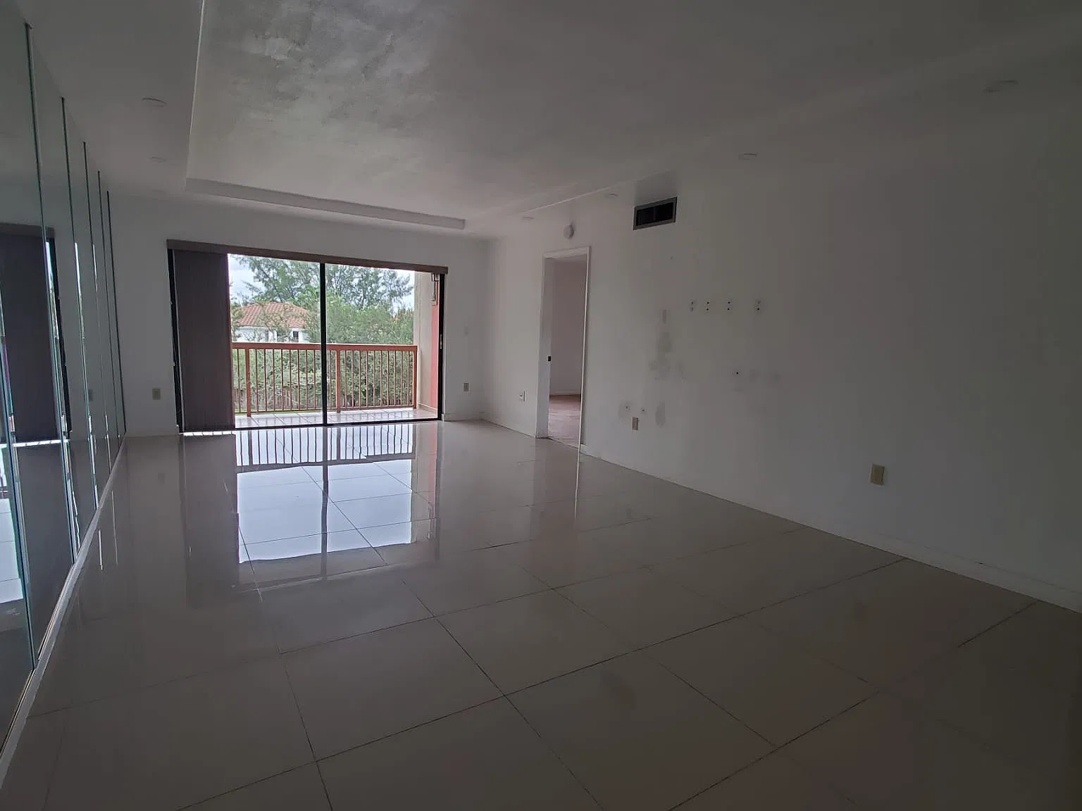 2 bed, 958 sqft, $2,300 — Photo 2