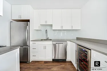 Rented by R New York