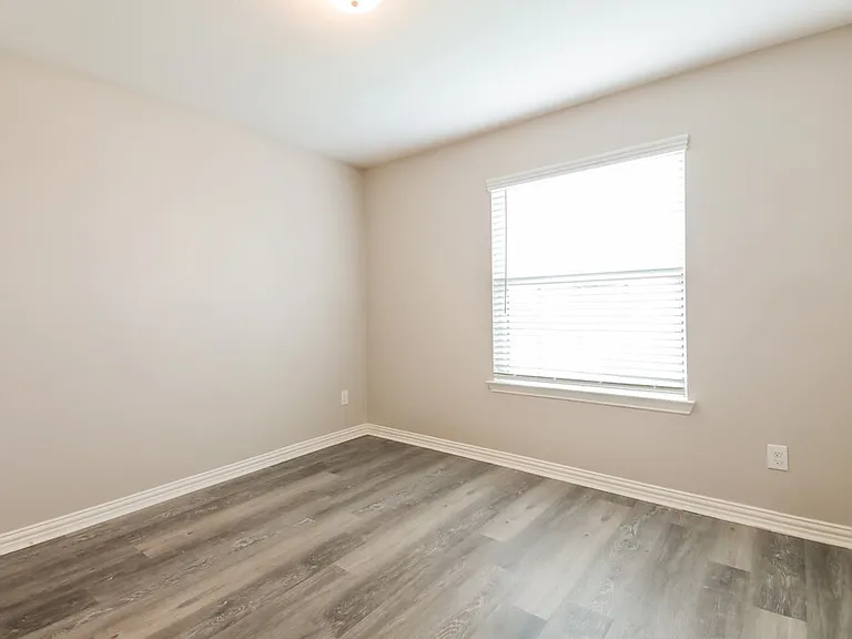 922 Evergreen St — Photo 13