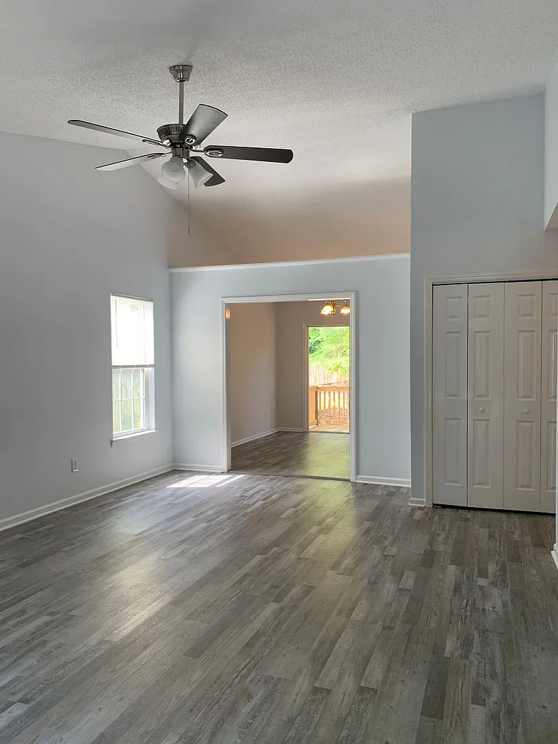 3 Bedroom 2 Bath House on Friendly Lane — Photo 4