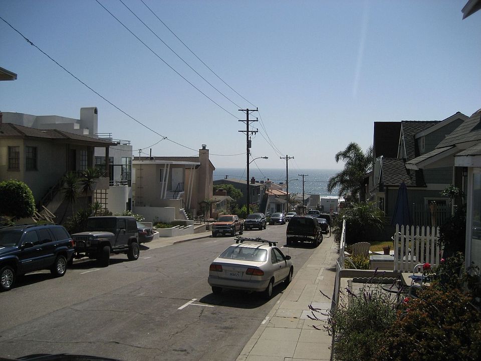 Ocean Views from Top Unit, Front Deck & Street