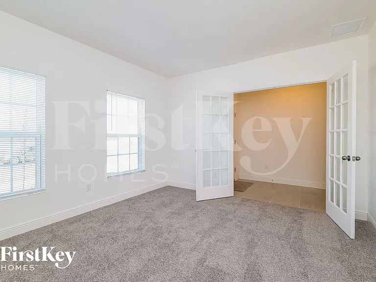 1100 Cavender Creek Rd — Photo 11