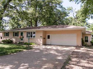 2302 Aspen Ln NE, Cedar Rapids, IA 52402