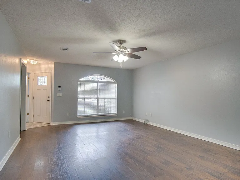 2707 Tupelo Ave — Photo 3