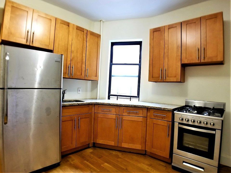 2nd image of 774 Franklin Ave #3