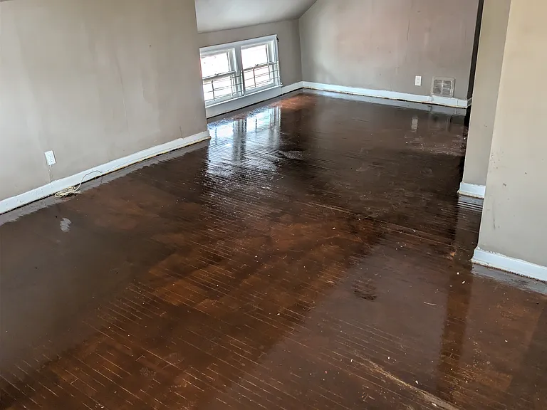 118 Hewitt Ave #UPPER — Photo 3