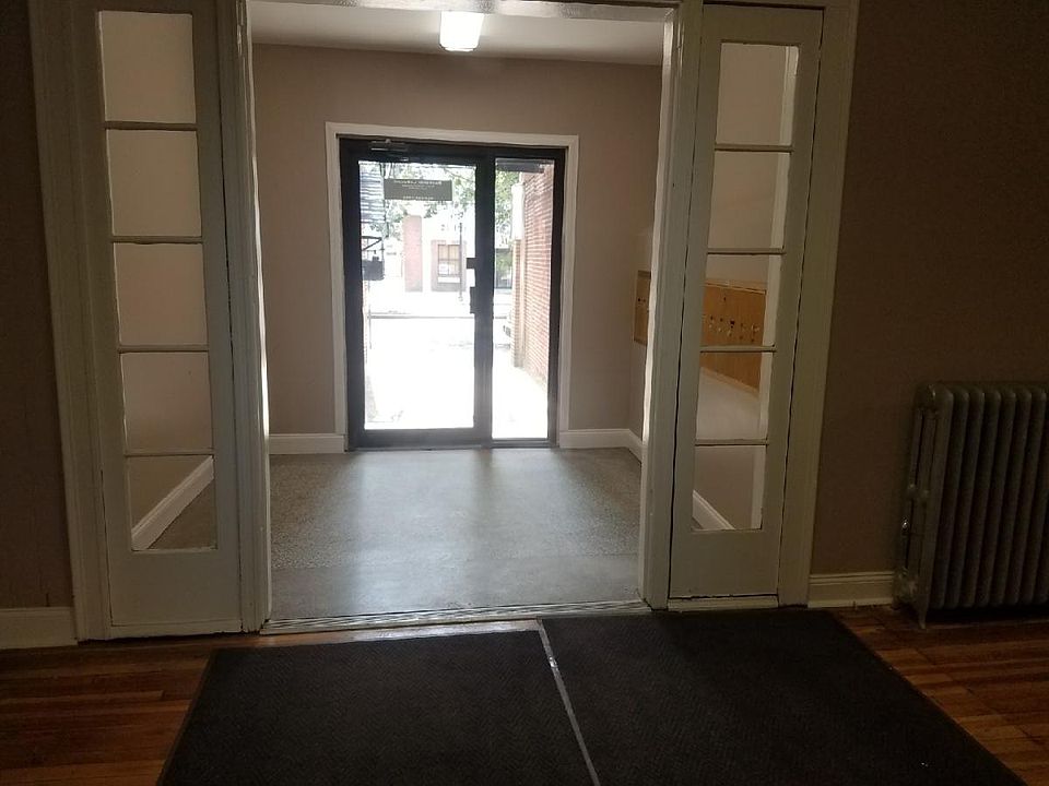 2nd image of 2854 Fairfield Ave APT 12