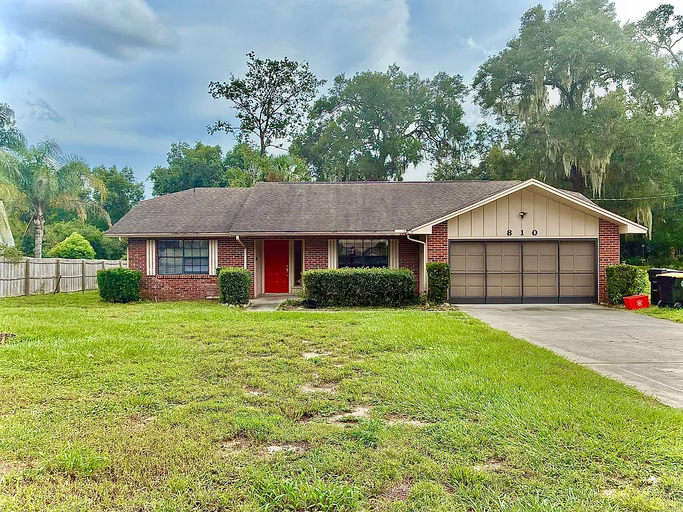 810 Briarwood Ct