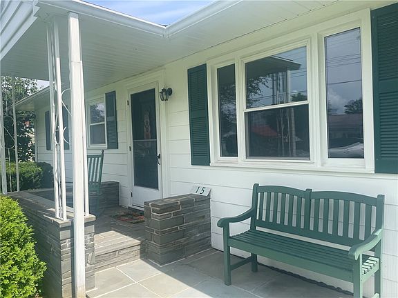 4th image of 15 Edgewood Dr