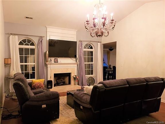 2nd image of 576 Saddlebrook Dr