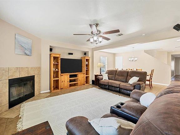 4th image of 1203 Hyde Park Dr