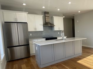 267 Old Colony Ave #414, Boston, MA 02127